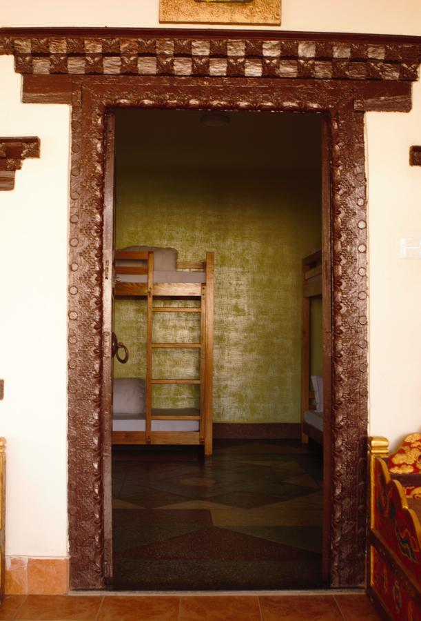 Hostel Milarepa Катманду Экстерьер фото