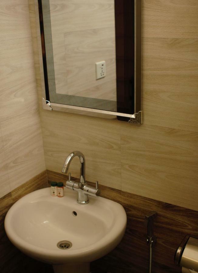 Hostel Milarepa Катманду Экстерьер фото