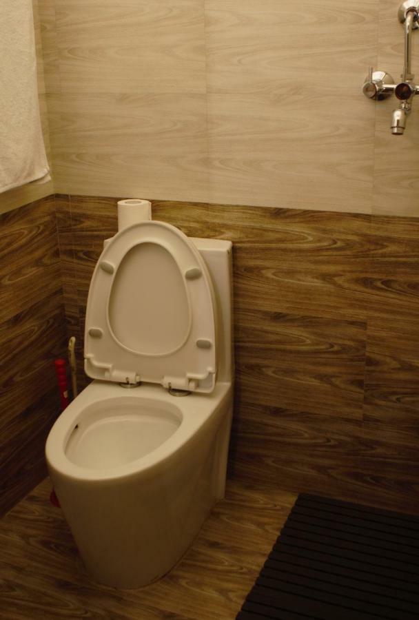 Hostel Milarepa Катманду Экстерьер фото